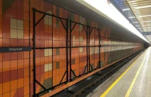 Metro zasłania mozaiki reklamami. Podobno będzie estetyczniej ;-)