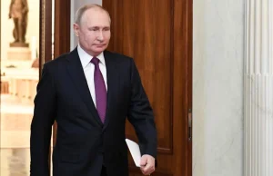 Władimir Putin spadł ze schodów i się zesrał