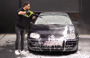 24-letni Volkswagen Golf po kompleksowym myciu