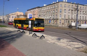 Pasażerka łódzkiego autobusu złamała kręgosłup, bo pojazd wjechał w dziurę