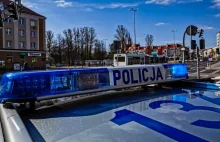 Białystok. Pod blokiem znaleziono ciała 31-latki i niemowlęcia