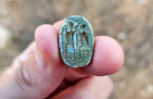 3000-letni skarabeusz znaleziony w Izraelu podczas szkolnej wycieczki.