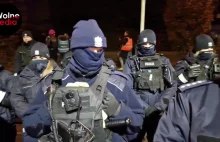 Nowy wzór maskowania Milicji pod domem Kaczyńskiego