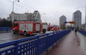 Awaria gazociągu na moście Szczytnickim. Tworzą się duże korki.