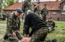 Wojsko wzywa mężczyzn. Wiesz, jak uniknąć wezwania do wojska na ćwiczenia?