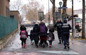 Paryż: eskorta policji w drodze do szkoły z powodu użytkowników cracku
