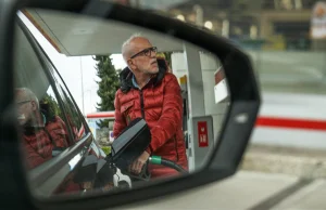 [ENG] Ceny benzyny w USA spadają. W Święta cena za galon ma wynieść ok. 3 USD.