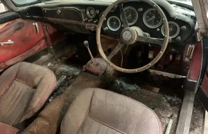 Ten samochód był ukryty w stodole przez 30 lat. Jest warty fortunę