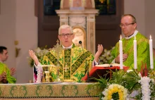 Urząd Miasta i Urząd Marszałkowski organizują urodziny Arcybiskupa?
