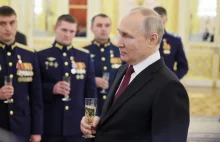PIJANY Władimir Putin "wyjaśnia", czemu Rosja atakuje elektrownie na Ukrainie...