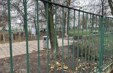 Władze Mokotowa zamknęły park przed mieszkańcami. Na ich postulaty...