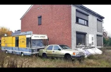 Stary Mercedes i Food Truck na opuszczonej posiadłości.