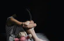 Rodzice adopcyjni oskarżeni o znęcanie się nad małoletnimi dziećmi