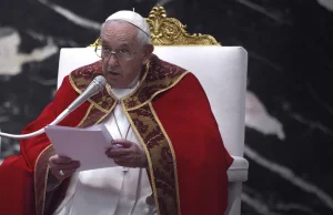 Papież Franciszek: niech to będą skromniejsze Święta, pomagajmy Ukraińcom
