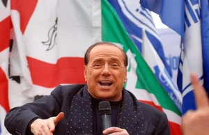 Berlusconi znów szokuje. Obiecał piłkarzom… autobus z prostytutkami
