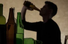 Alkoholicy w UK otrzymają ketaminę, aby pomóc im powstrzymać się od picia