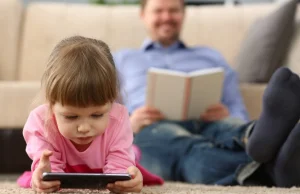 Smartfony nie pomagają dzieciom w radzeniu sobie z emocjami.