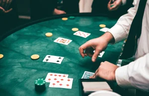 Poker na pieniądze dalej w Polsce nielegalny. Państwo traci ogromne pieniądze.