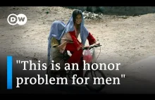 W konserwatywnym rejonie Pakistanu wielu nie chce by kobiety jeździły rowerem.