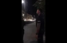 Policjant bije chłopca po twarzy i nazywa go....