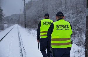 Patrol SOK uratował mężczyznę siedzącego na torach