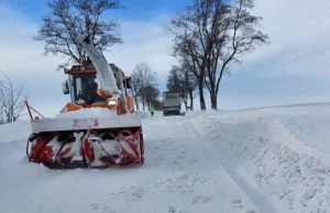 DK 38 zablokowana! Samochody utknęły w zaspach!