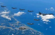 KOREA: amerykańskie B-52 i F-22 nad Półwyspem Koreańskim