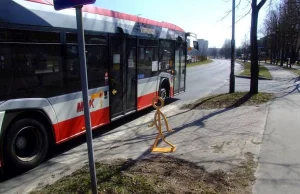 Kosztowna inwazja małych odblaskowych ludzików w Częstochowie.