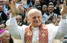 "Nigdzie poza Polską nie spotkałem się z atakami na Jana Pawła II"