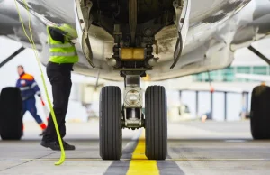 Makabryczne odkrycie w Gatwick. Ciało czarnego mężczyzny w podwoziu samolotu