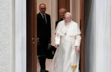 Papież ostrzega personel Watykanu, że wśród nich czai się „elegancki...