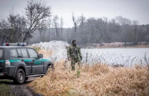 Na przejściu granicznym z Białorusią zaczynają gromadzić się ludzie. SG ostrzega