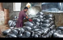 Pakistańska fabryka baków do motocykli.