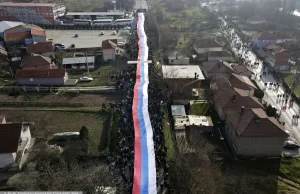 Kosowo. Strzały w pobliżu patrolu sił pokojowych NATO.