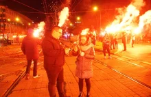 Setki rac zapłonęły w Poznaniu! Kibice Lecha uczcili Powstanie Wielkopolskie