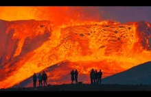 Spektakularne ujęcie erupcji lawy na Islandii w 2021 roku.