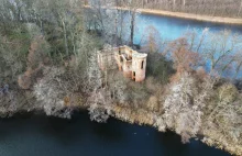 Ruiny zamku na wyspie, na środku jeziora w Wielkopolsce. Jakie skrywa tajemnice?