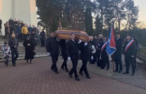 Ostatnie pożegnanie pilota papieża Jana Pawła II. Pogrzeb zgromadził tłumy...