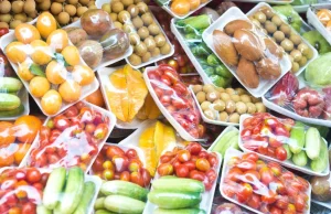 Żywność w 2023 r. powinna tanieć, choć ceny owoców i warzyw mogą wzrosnąć.