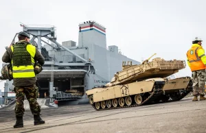 W Holandii rozpoczął się wyładunek kilkuset amerykańskich czołgów.