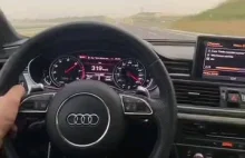 Audi RS7 pędzące 320 km/h i... przebita opona