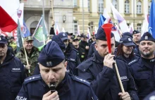 Dodatki motywacyjne po 15 latach. Tak rząd planuje zatrzymać policjantów...