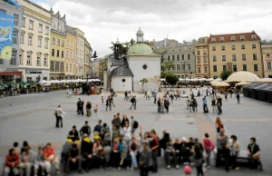 Kościół kontra uliczni artyści na krakowskim rynku. "Utrudniają...