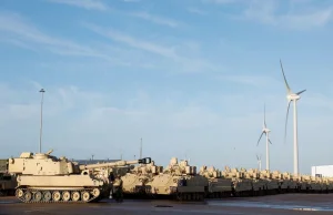 1250 pojazdów wojskowych z USA właśnie przybyło do Holandii