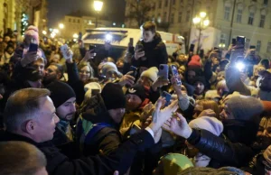 Tłum ludzi przywitał Andrzeja Dudę we Lwowie. Są nagrania
