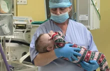 Roczny chłopiec odzyskał wzrok. Lekarze z Katowic przeszczepili mu dwie rogówki