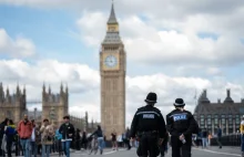 Wielka Brytania: Policjant przyznał się do 49 przestępstw, w tym 24 gwałtów