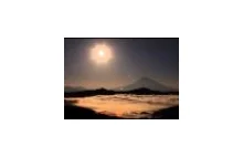 Zachód księżyca nad górą Fujiyama