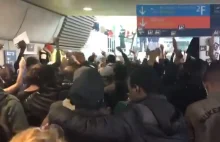 Francja: Kilkuset imigrantów wtargnęło na lotnisko i wymusiło stały pobyt.
