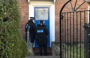 Policja w UK robi człowiekowi wjazd na chatę za krytykę islamu na Facebooku